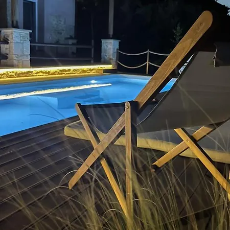 Momentum θ - Modern Maisonette With Pool & View *